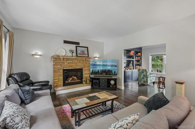 29 Dunderberg Road, Tomkins Cove, NY 10986