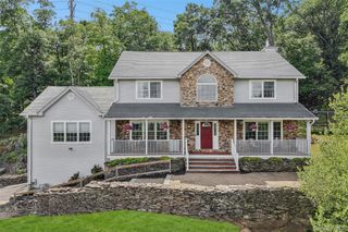 29 Dunderberg Road, Tomkins Cove, NY 10986