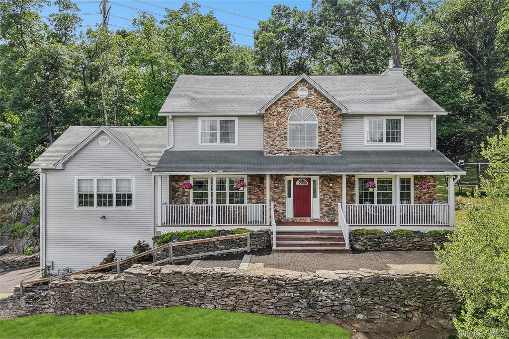 29 Dunderberg Road, Tomkins Cove, NY 10986
