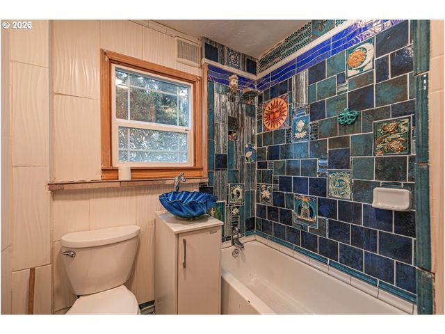123 ELKAY Dr, Eugene, OR 97404