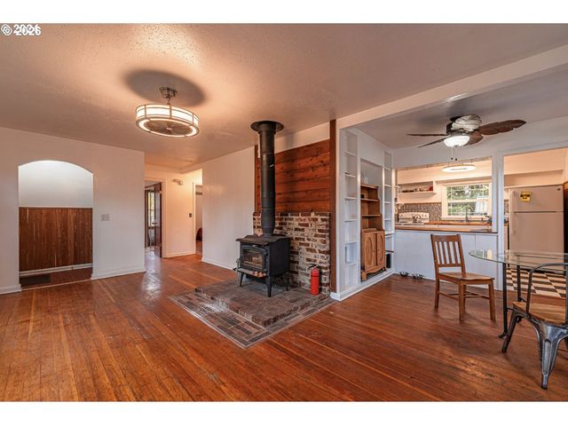 123 ELKAY Dr, Eugene, OR 97404