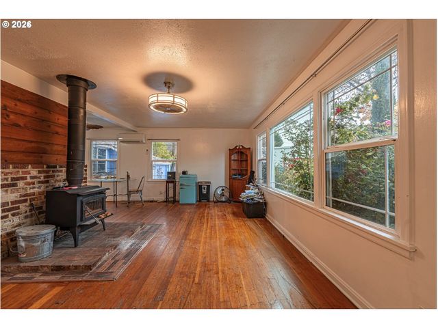 123 ELKAY Dr, Eugene, OR 97404