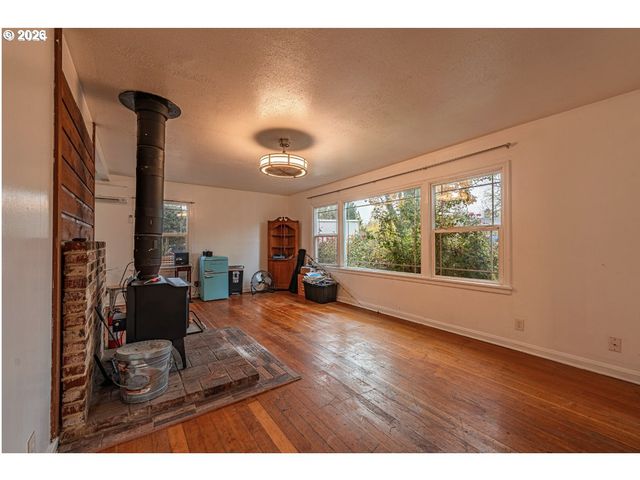 123 ELKAY Dr, Eugene, OR 97404