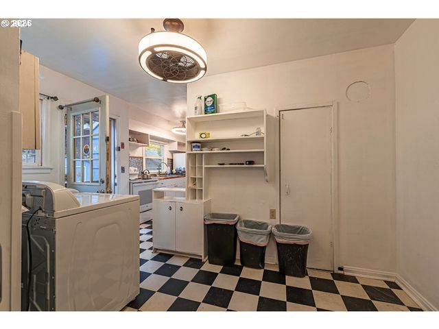 123 ELKAY Dr, Eugene, OR 97404