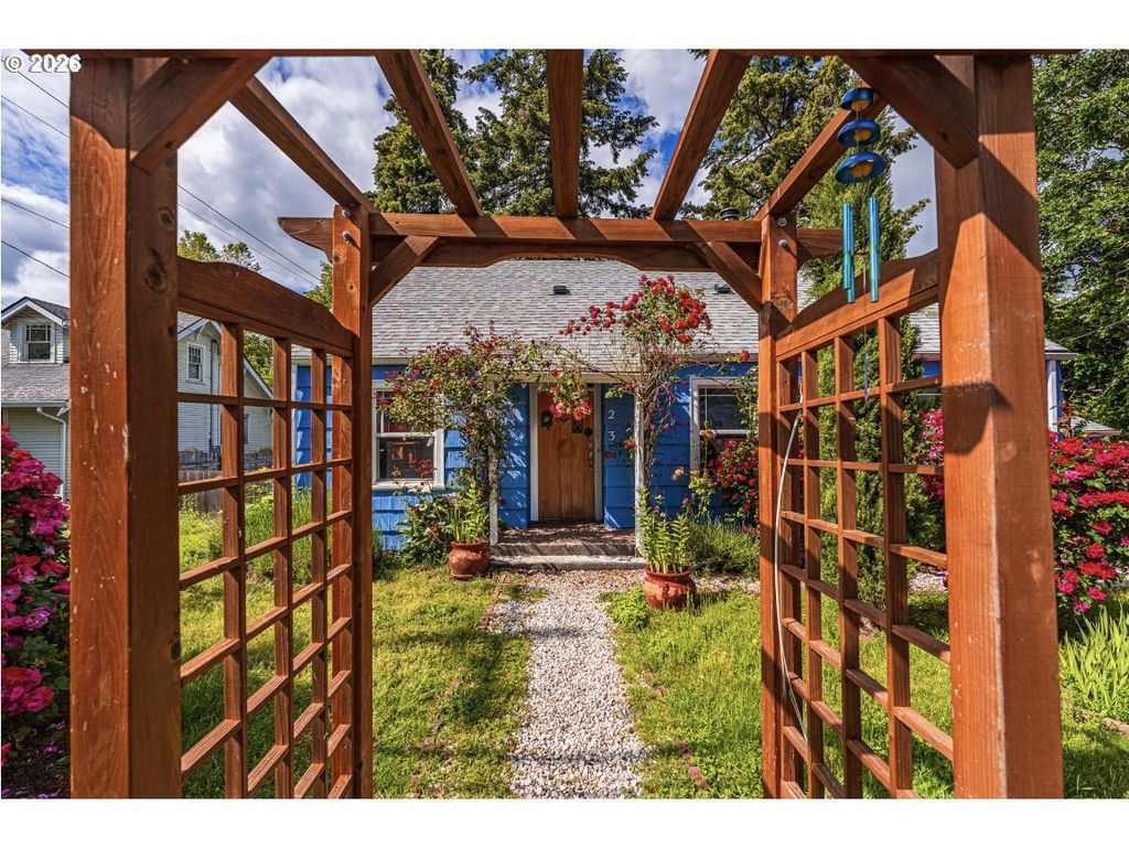 123 ELKAY Dr, Eugene, OR 97404