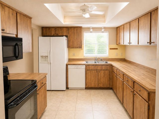 16518 SILVERHILL DRIVE, Tampa, FL 33624