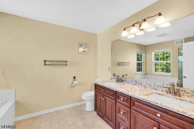 43 Wexford Way, Bridgewater Twp., NJ 08807