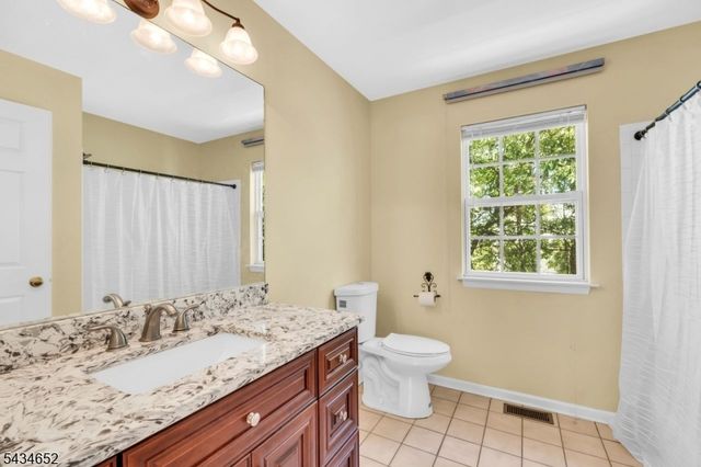 43 Wexford Way, Bridgewater Twp., NJ 08807