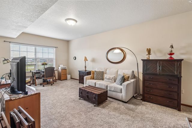 600 E Hillcrest Avenue 207, Indianola, IA 50125