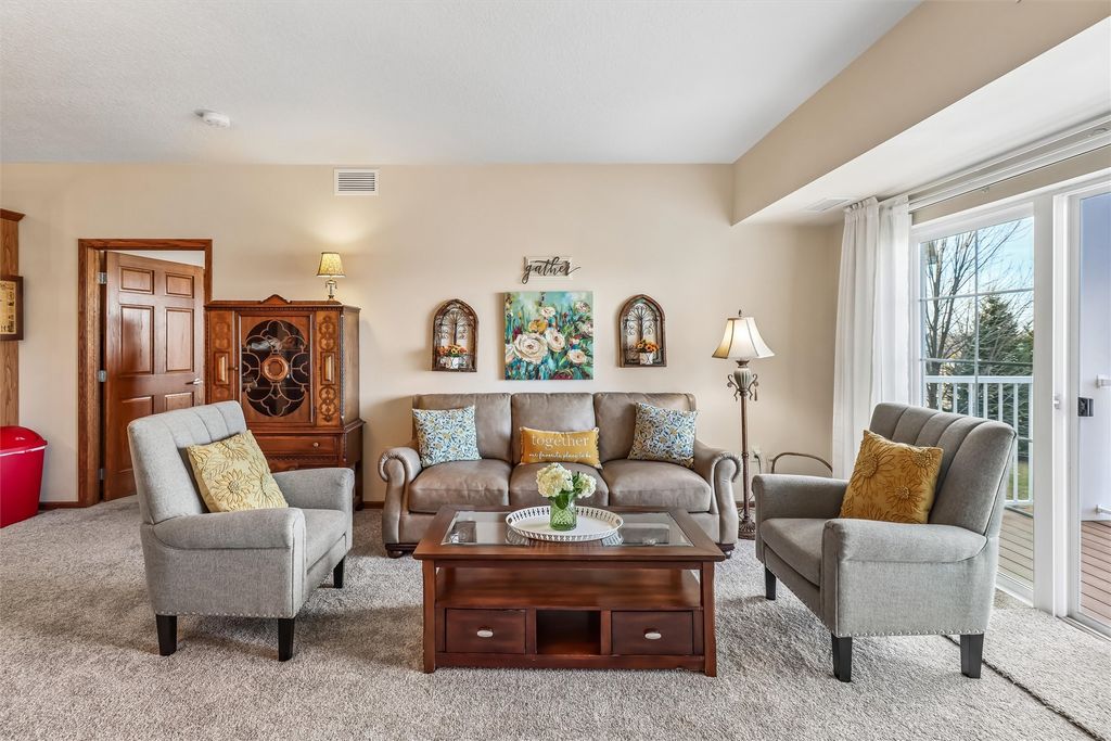 600 E Hillcrest Avenue 207, Indianola, IA 50125