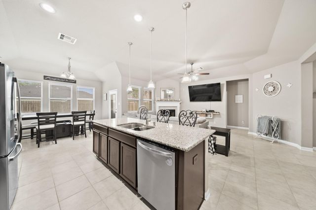 227 Forest Park Drive, West Columbia, TX 77486
