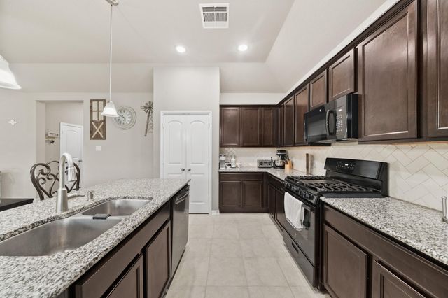 227 Forest Park Drive, West Columbia, TX 77486