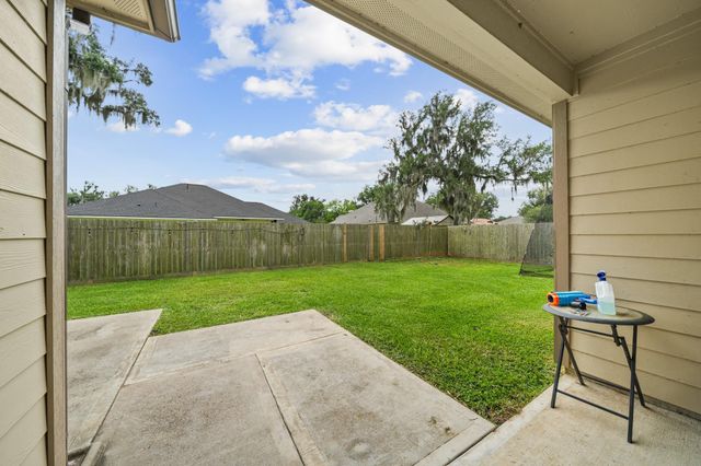 227 Forest Park Drive, West Columbia, TX 77486