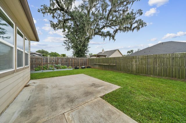 227 Forest Park Drive, West Columbia, TX 77486