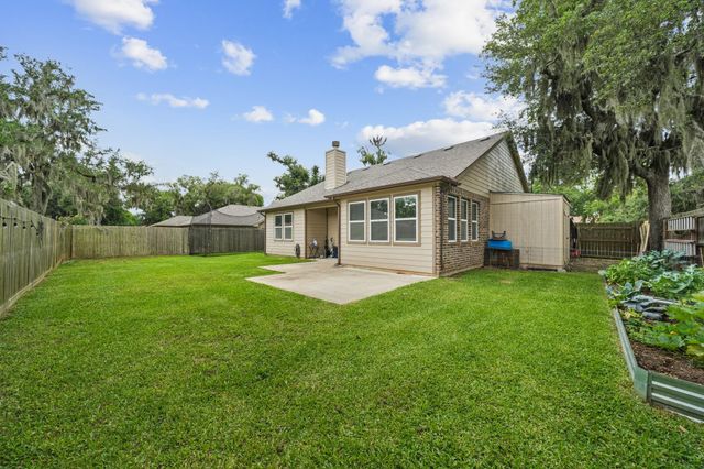 227 Forest Park Drive, West Columbia, TX 77486