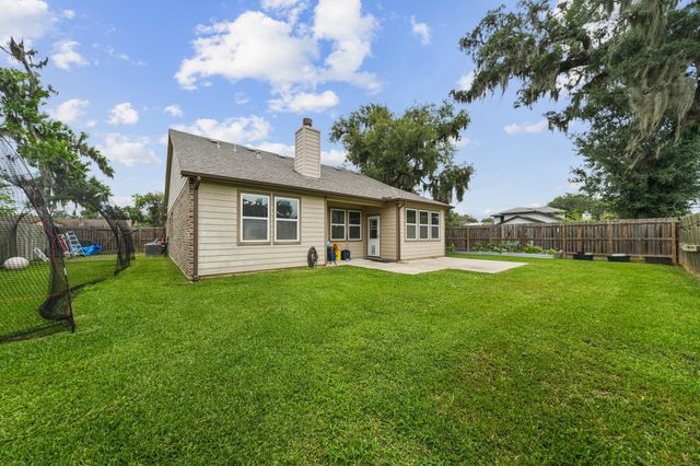 227 Forest Park Drive, West Columbia, TX 77486