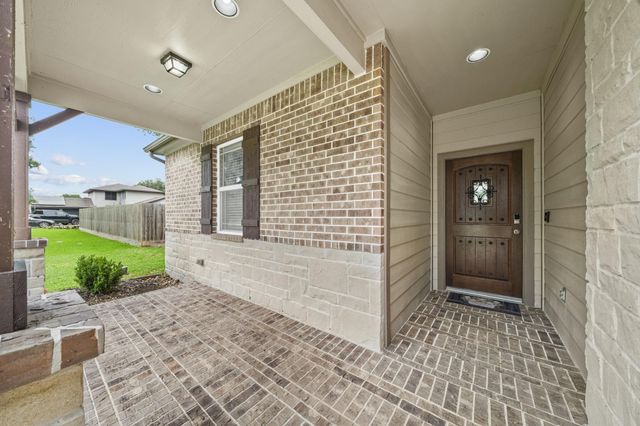 227 Forest Park Drive, West Columbia, TX 77486