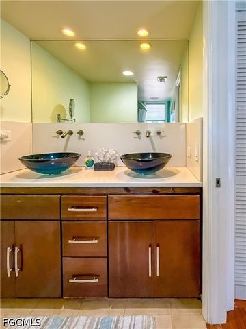 541 Gulf LN, Upper Captiva, FL 33924