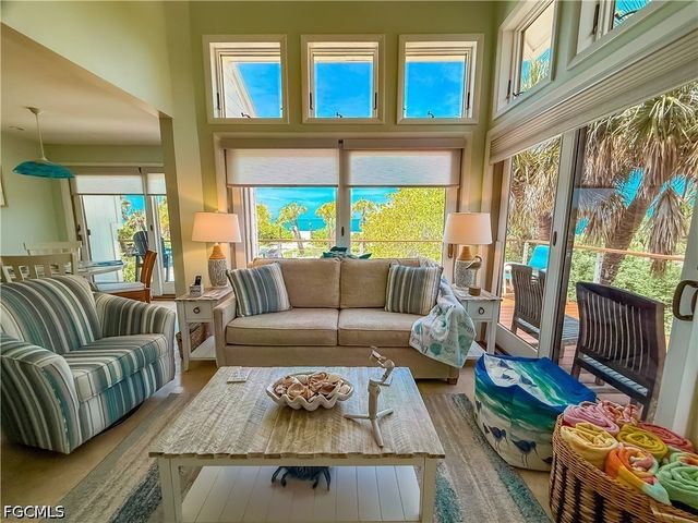 541 Gulf LN, Upper Captiva, FL 33924