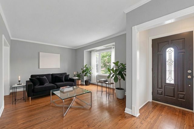 5830 N NAGLE Avenue, Chicago, IL 60646