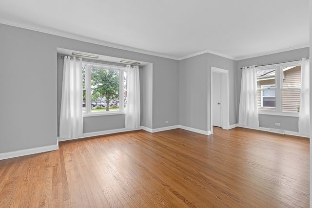 5830 N NAGLE Avenue, Chicago, IL 60646