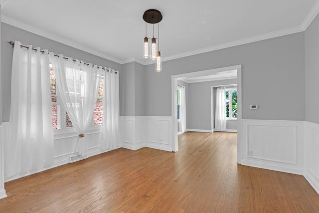 5830 N NAGLE Avenue, Chicago, IL 60646