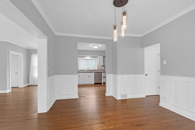 5830 N NAGLE Avenue, Chicago, IL 60646