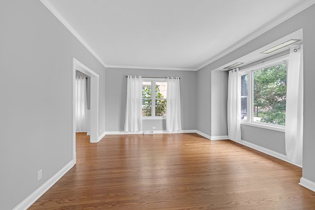 5830 N NAGLE Avenue, Chicago, IL 60646