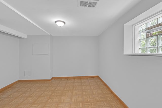 5830 N NAGLE Avenue, Chicago, IL 60646
