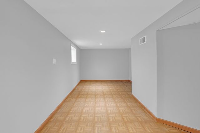 5830 N NAGLE Avenue, Chicago, IL 60646
