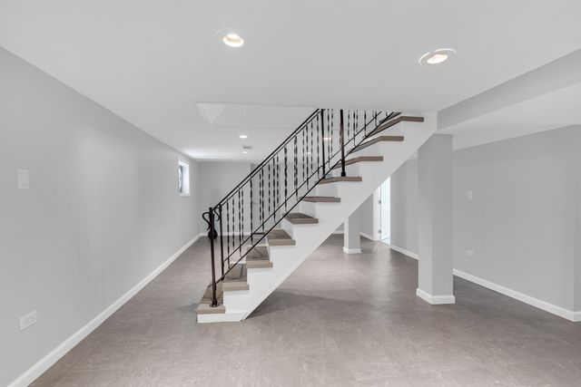 5830 N NAGLE Avenue, Chicago, IL 60646