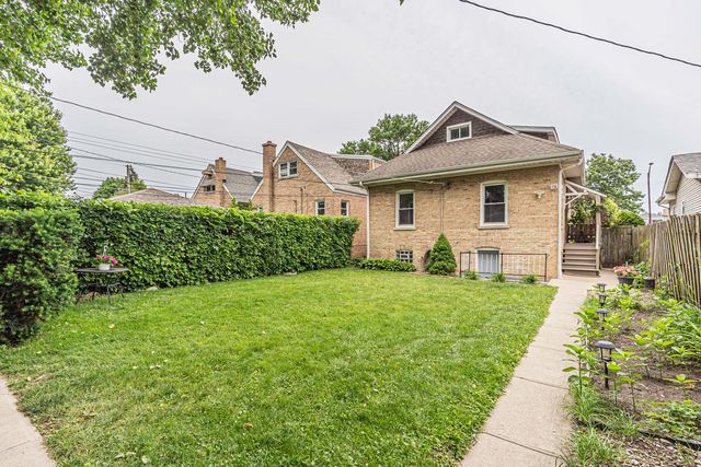 5830 N NAGLE Avenue, Chicago, IL 60646