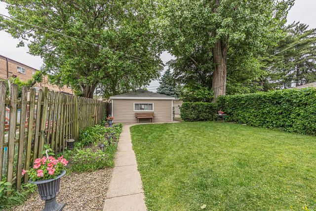 5830 N NAGLE Avenue, Chicago, IL 60646