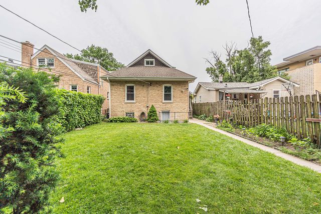 5830 N NAGLE Avenue, Chicago, IL 60646