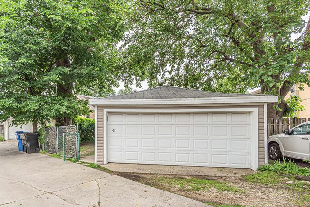 5830 N NAGLE Avenue, Chicago, IL 60646