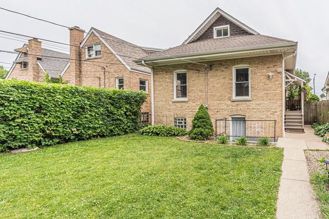 5830 N NAGLE Avenue, Chicago, IL 60646