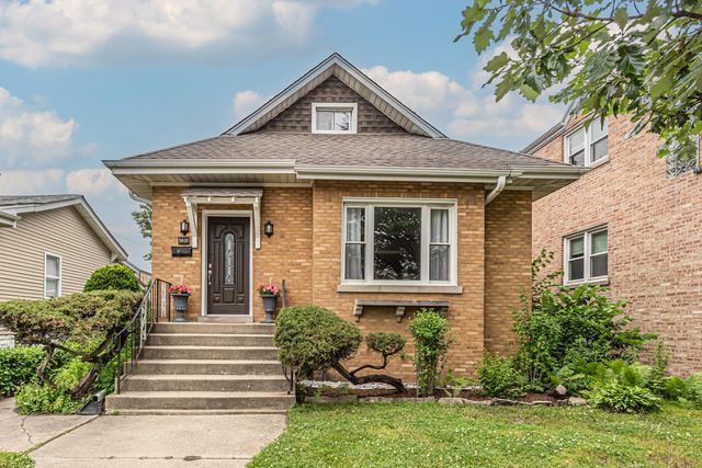 5830 N NAGLE Avenue, Chicago, IL 60646