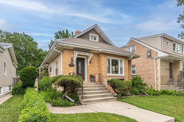 5830 N NAGLE Avenue, Chicago, IL 60646