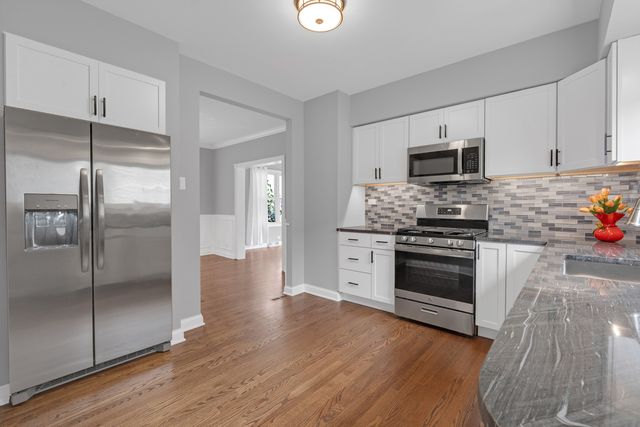 5830 N NAGLE Avenue, Chicago, IL 60646