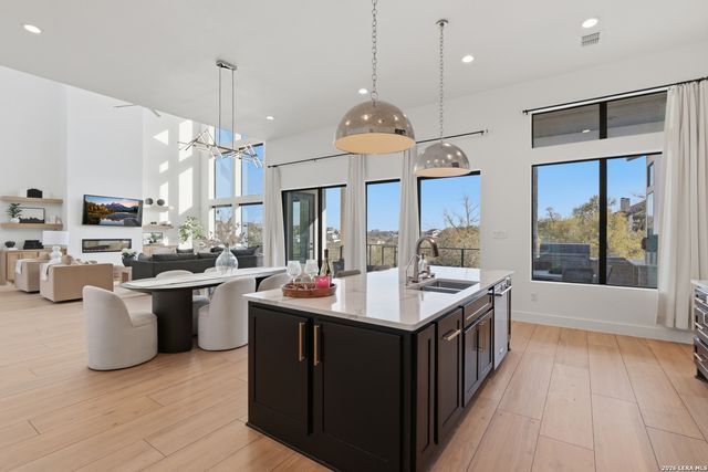 10406 Kendall Cyn, San Antonio, TX 78255