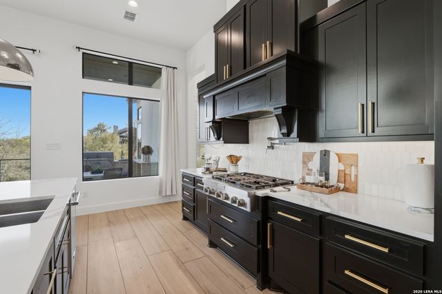 10406 Kendall Cyn, San Antonio, TX 78255