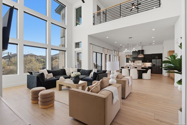 10406 Kendall Cyn, San Antonio, TX 78255