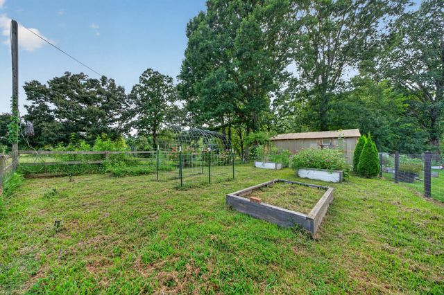 1278 Spencer Mill Rd, Burns, TN 37029