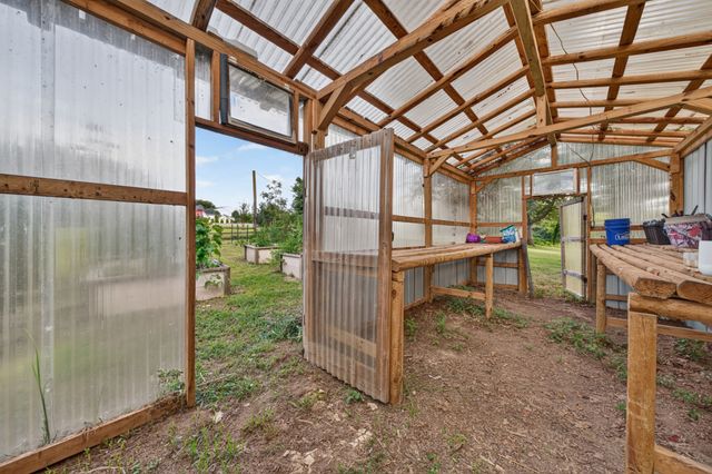 1278 Spencer Mill Rd, Burns, TN 37029