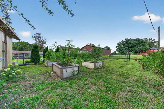 1278 Spencer Mill Rd, Burns, TN 37029