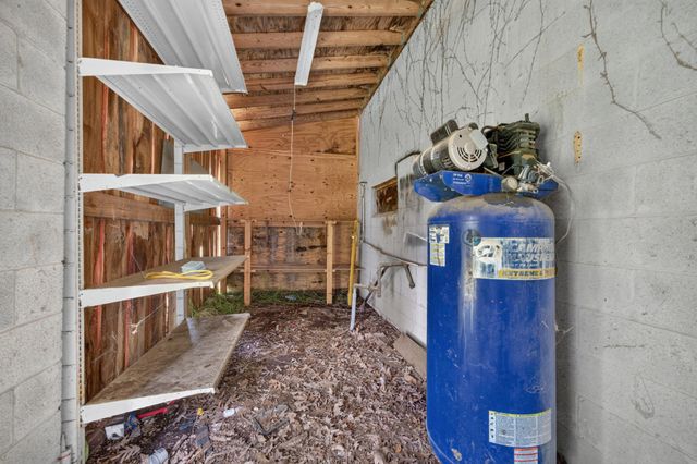 1278 Spencer Mill Rd, Burns, TN 37029
