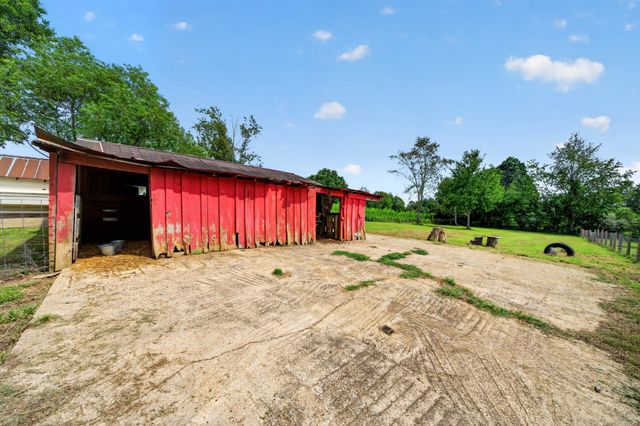 1278 Spencer Mill Rd, Burns, TN 37029