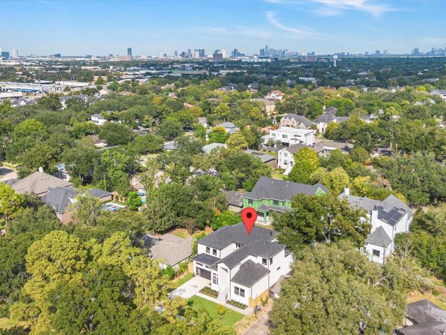 811 Woodstock Street, Bellaire, TX 77401
