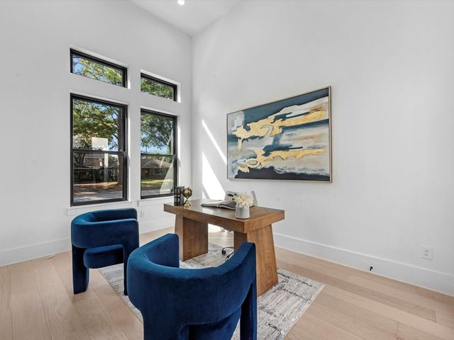 811 Woodstock Street, Bellaire, TX 77401