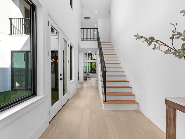 811 Woodstock Street, Bellaire, TX 77401